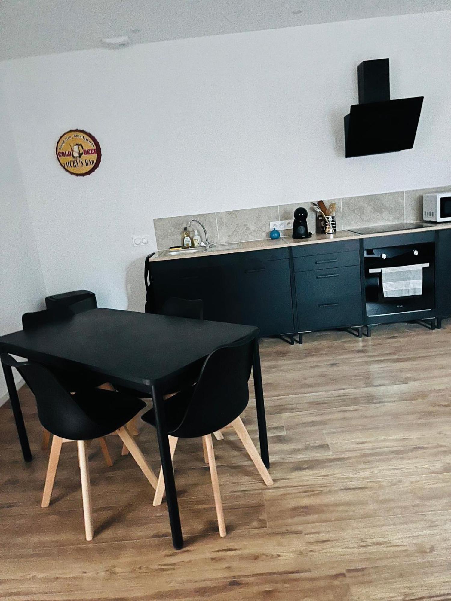 Logements 6 Pers A 15 Minutes D Angers Corné Extérieur photo
